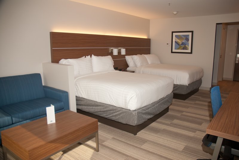 2 BED HEARING ACCESSIBLE NONSMOKING