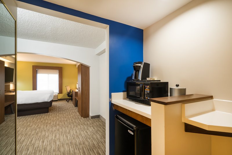 Holiday Inn Express and Suites Louisville East