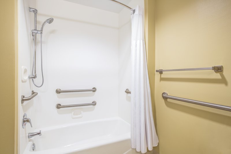 1 BEDROOM SUITE MOBILITY ACCESS TUB