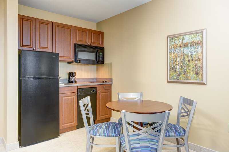1 BEDROOM 1 BED KITCHENETTE SUITE