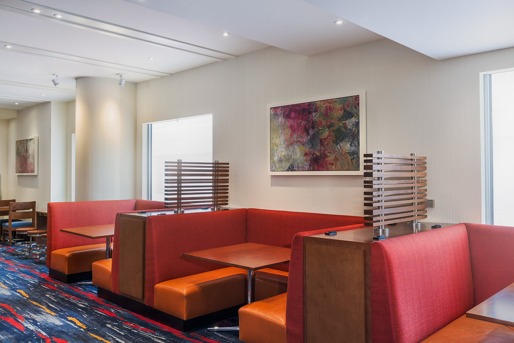 Holiday Inn Express & Suites San Francisco Fishermans Wharf, an IHG Hotel - Lobby Lounge