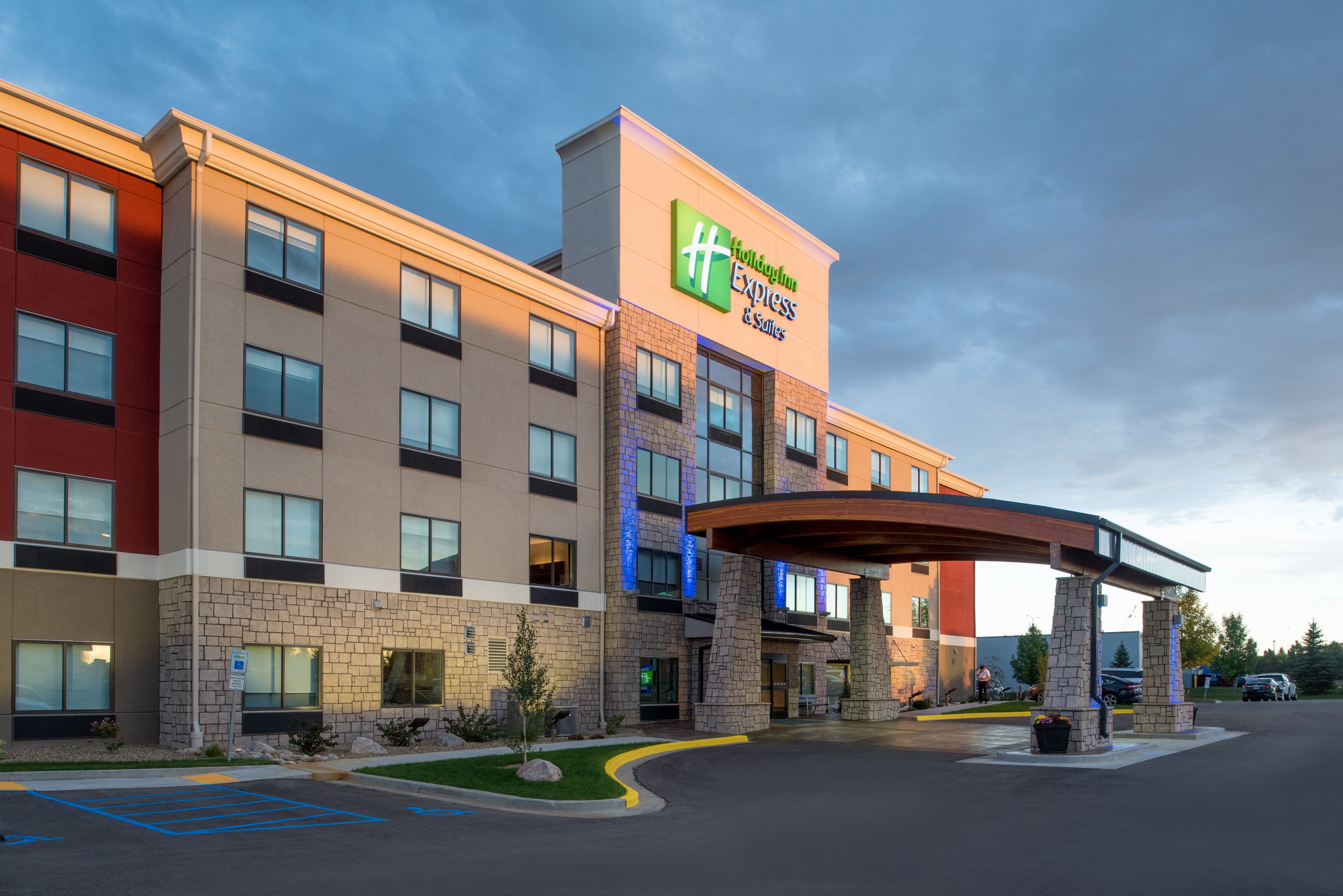 Holiday Inn Express Hotel & Suites