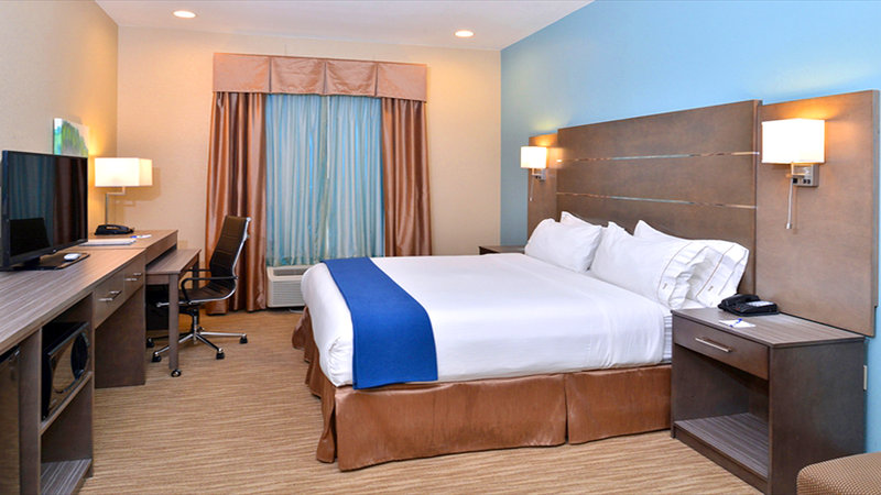 Holiday Inn Express and Suites Schulenburg