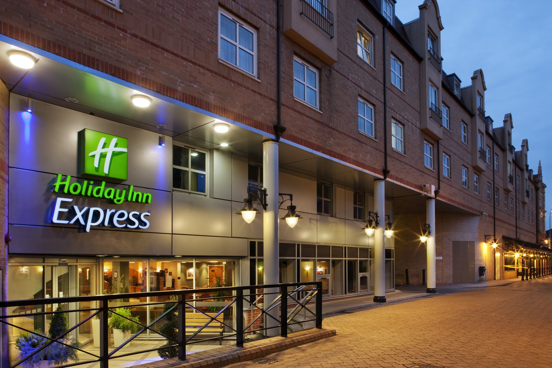 Welcome to Holiday Inn Express London - Hammersmith.