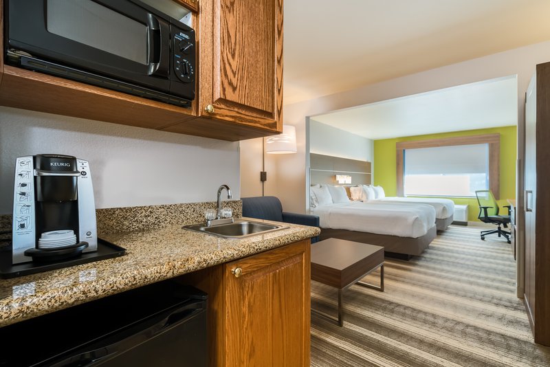 2 QUEEN BEDS SUITE NONSMOKING