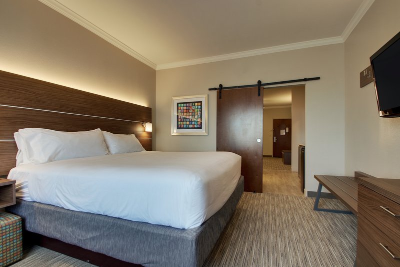 1 KING BED LEISURE NONSMOKING