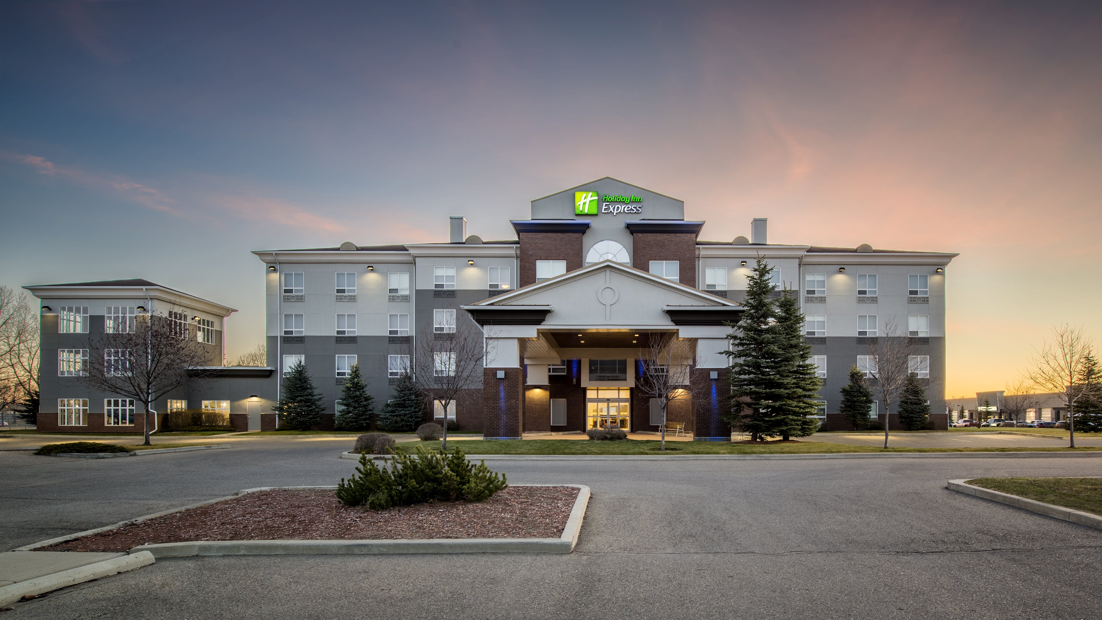 Holiday Inn Express Hotel & Suites