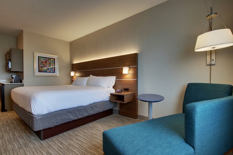 HOLIDAY INN EXPRESS VERNON