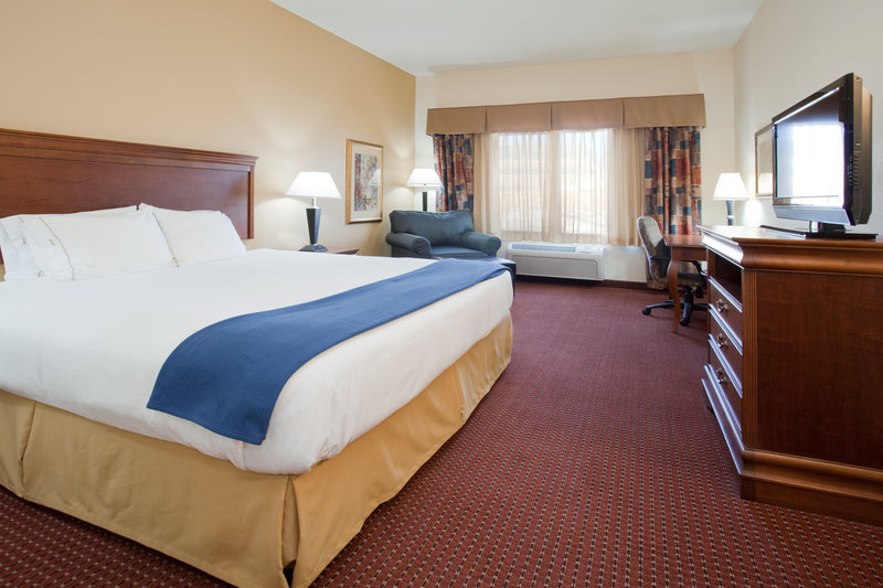 Holiday Inn Express & Suites Lake City Airport