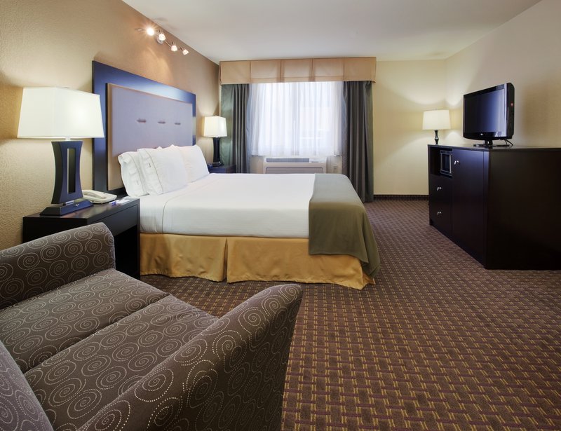 HOLIDAY INN EXPRESS UNION CITY