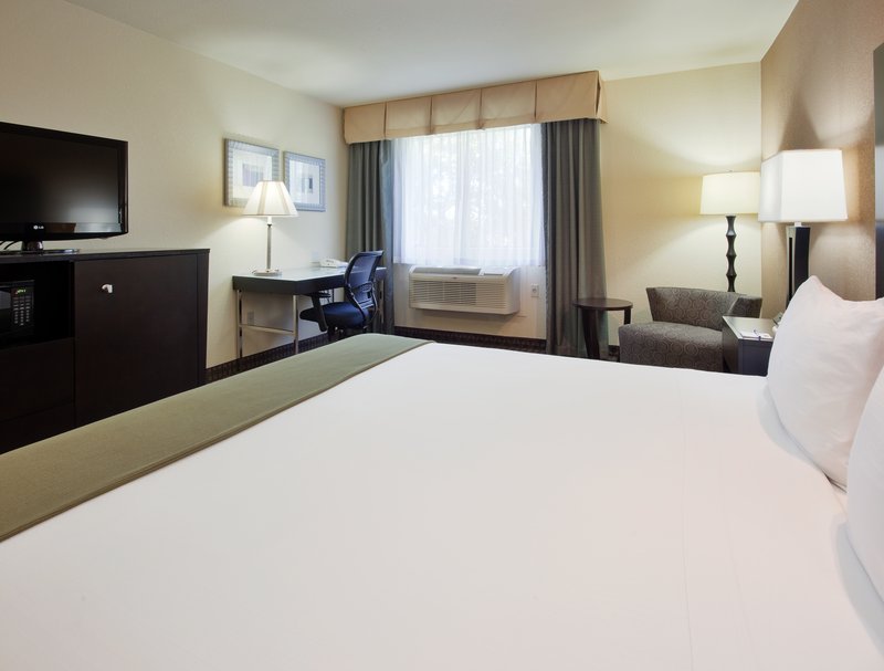HOLIDAY INN EXPRESS UNION CITY
