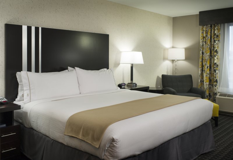 Holiday Inn Express and Suites Madison Central