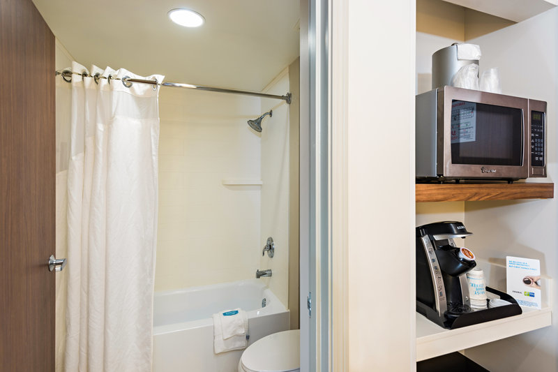 Holiday Inn Express & Suites – Peoria North-Glendale