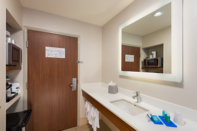 Holiday Inn Express & Suites – Peoria North-Glendale