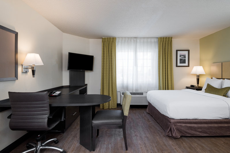 Candlewood Suites Richmond – West