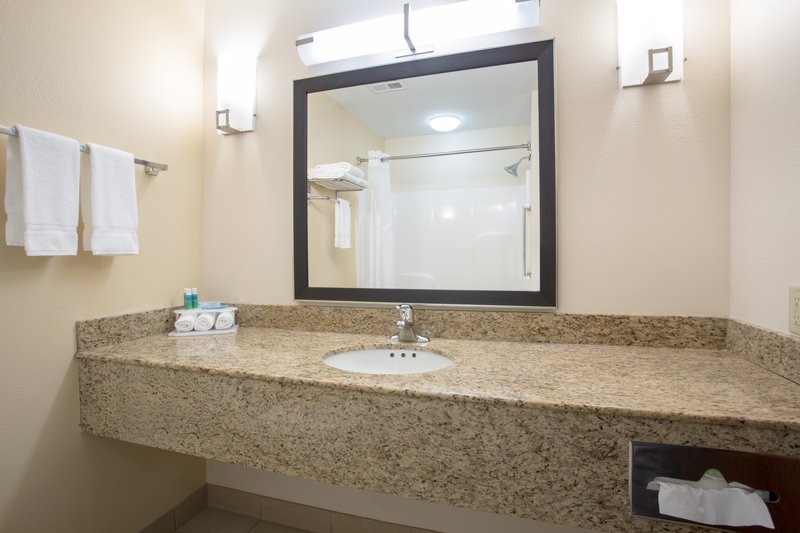 HOLIDAY INN EXP STES CONCORDIA