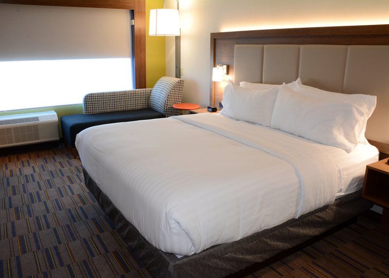 Holiday Inn Express and Suites Pittsburgh – Monroeville
