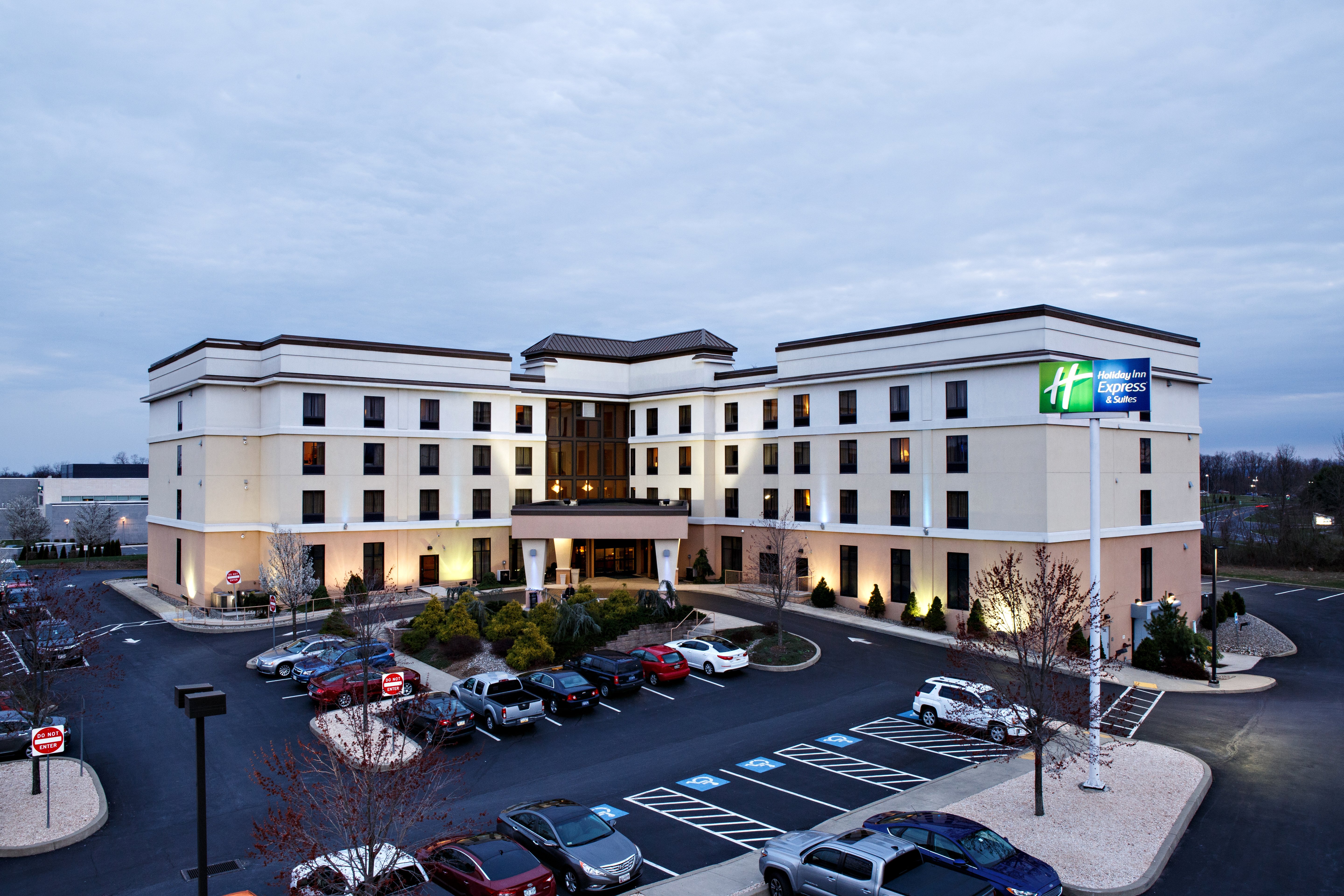 Holiday Inn Express/Stes Harrisburg W
