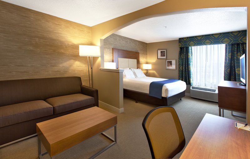 HOLIDAY INN EXP STE THE WOODLA