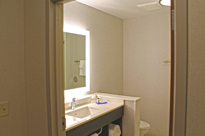 Holiday Inn Express and Suites St. Louis South – I-55