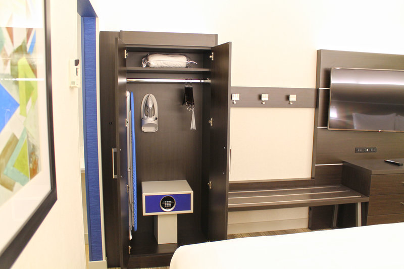 Holiday Inn Express and Suites St. Louis South – I-55