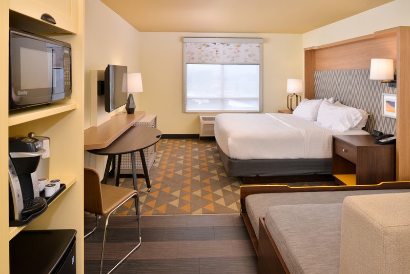 HOLIDAY INN AIRPORT