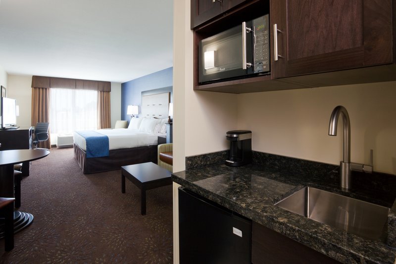 Holiday Inn Express and Suites Fort Dodge
