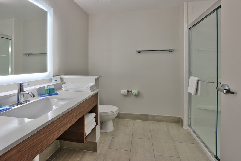 Holiday Inn Express and Suites Houston East – Beltway 8