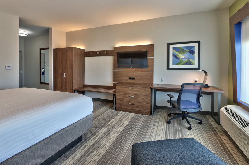 Holiday Inn Express and Suites Houston East – Beltway 8