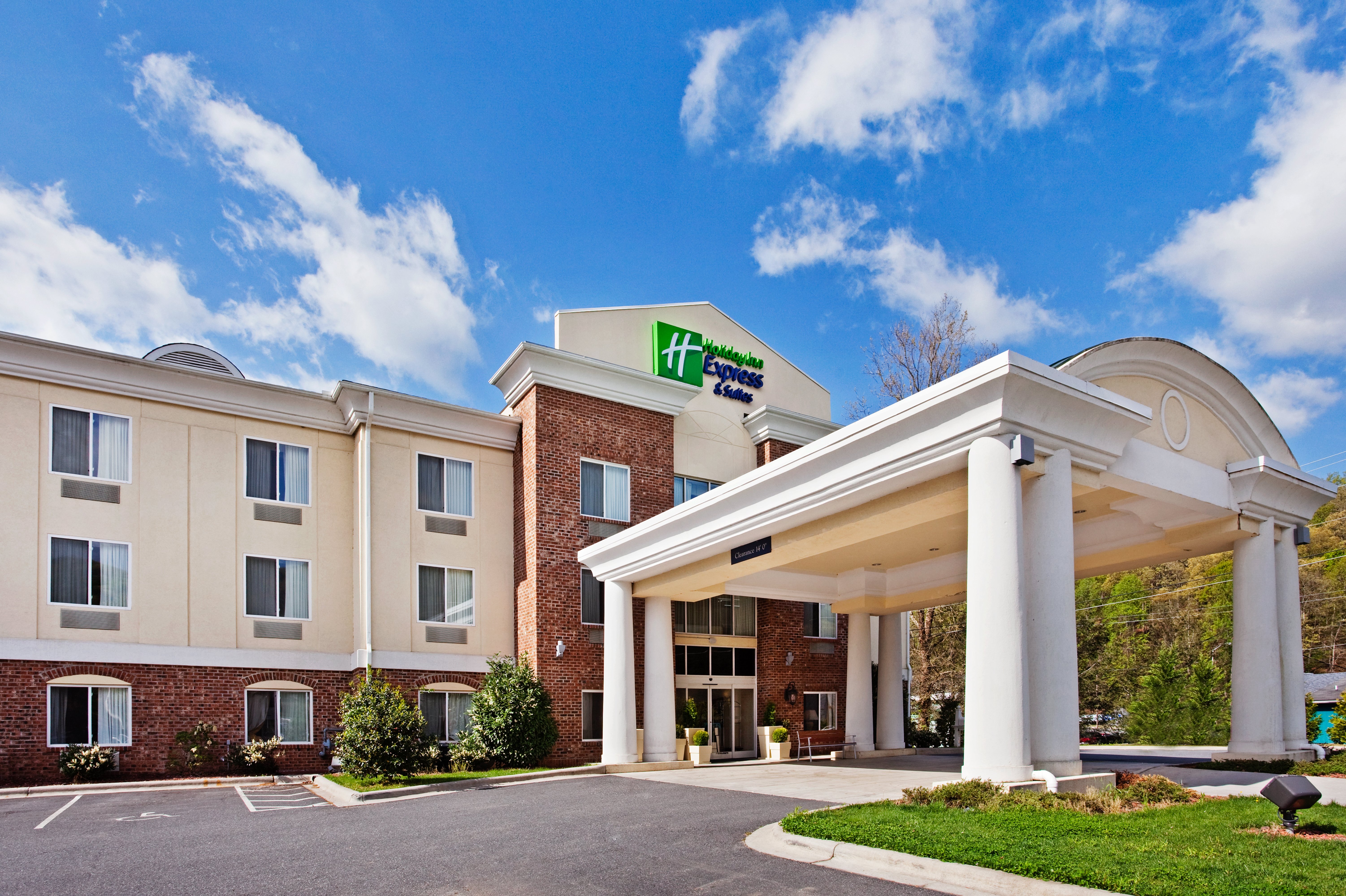 Holiday Inn Express Hotel & Suites