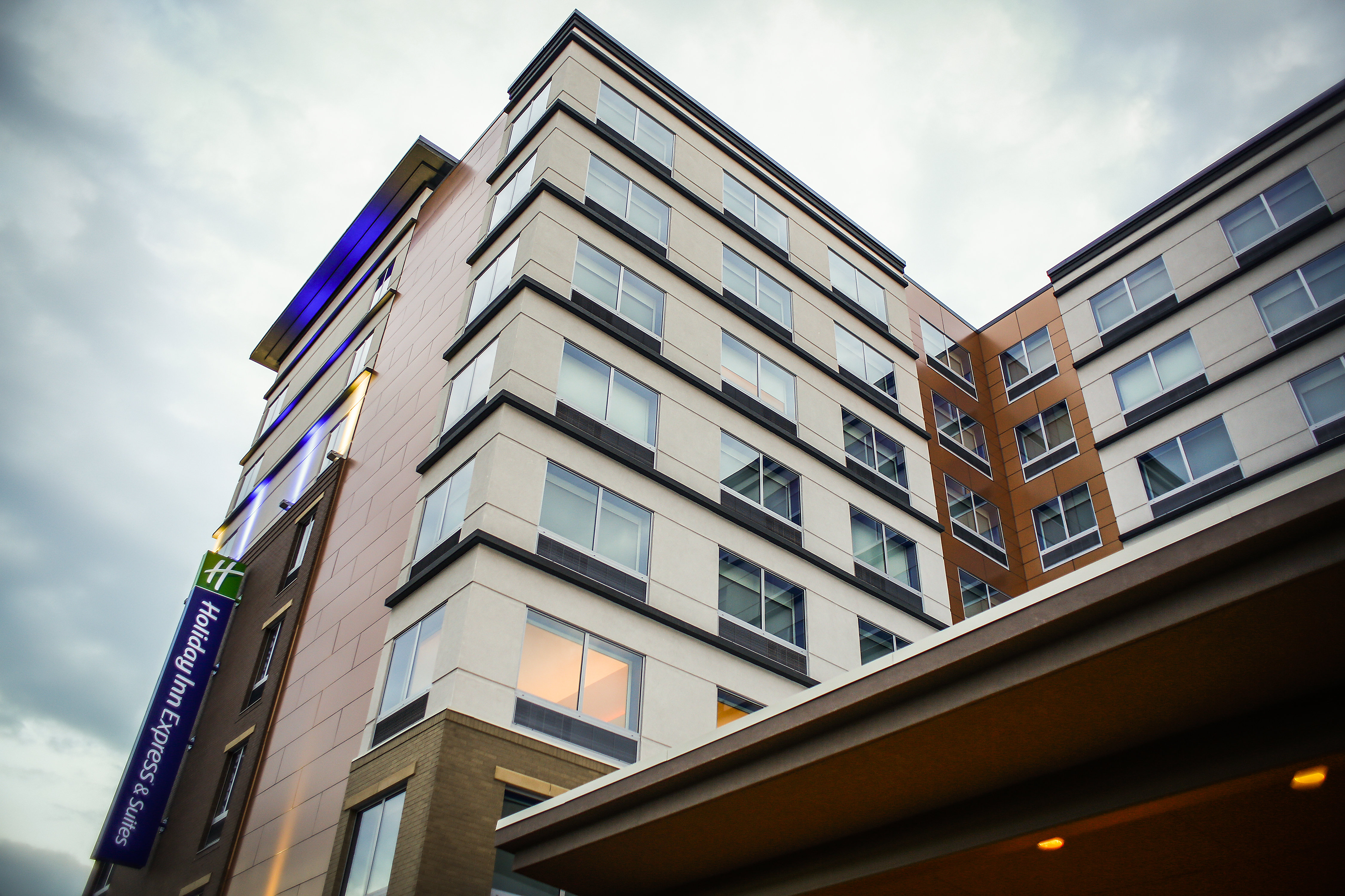 Holiday Inn Express & Suites Louisville