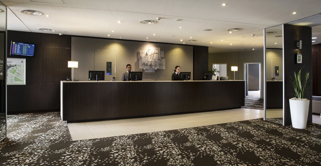 Holiday Inn Melbourne Airport, an IHG Hotel - Front Desk