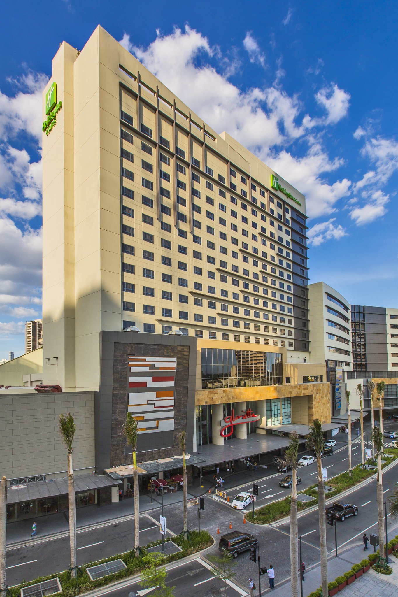 Holiday Inn & Suites Makati, an IHG Hotel - Holiday Inn & Suites Makati is directly connected to Glorietta