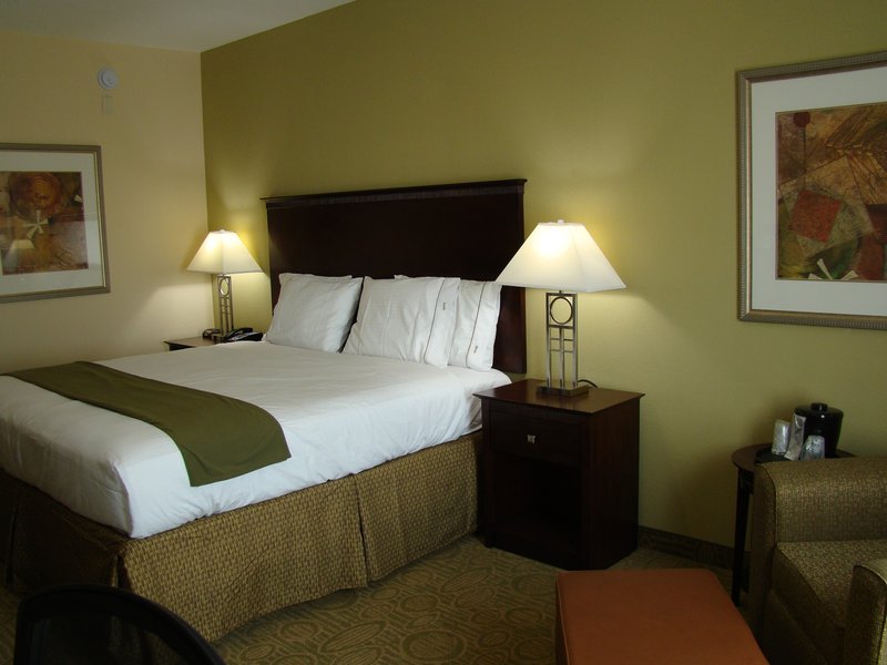Holiday Inn Express & Suites Brownfield
