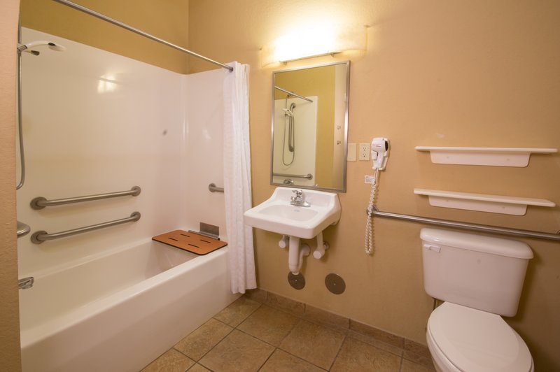 QUEEN HEAR MOBILITY ACCESSIBLE TUB NOSMK