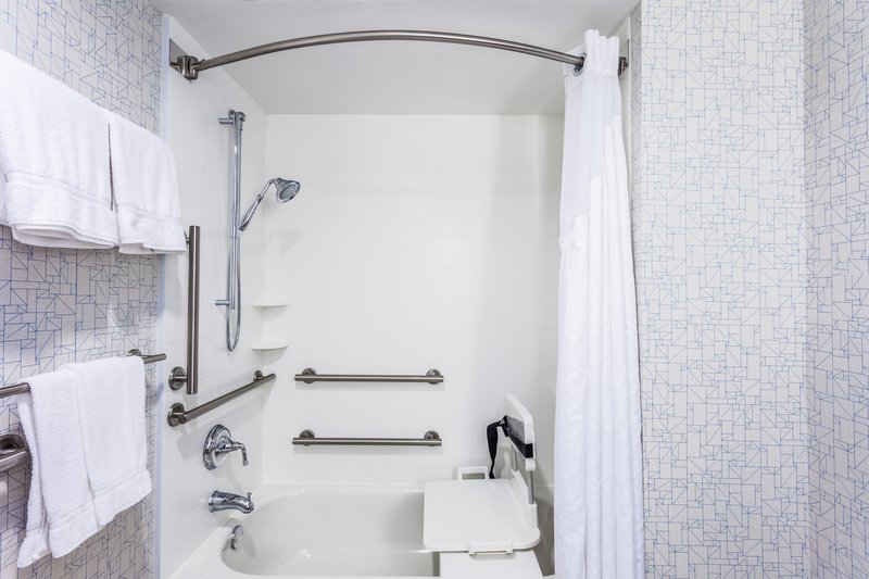 KING MOBILITY ACCESSIBLE TUB NONSMOKING