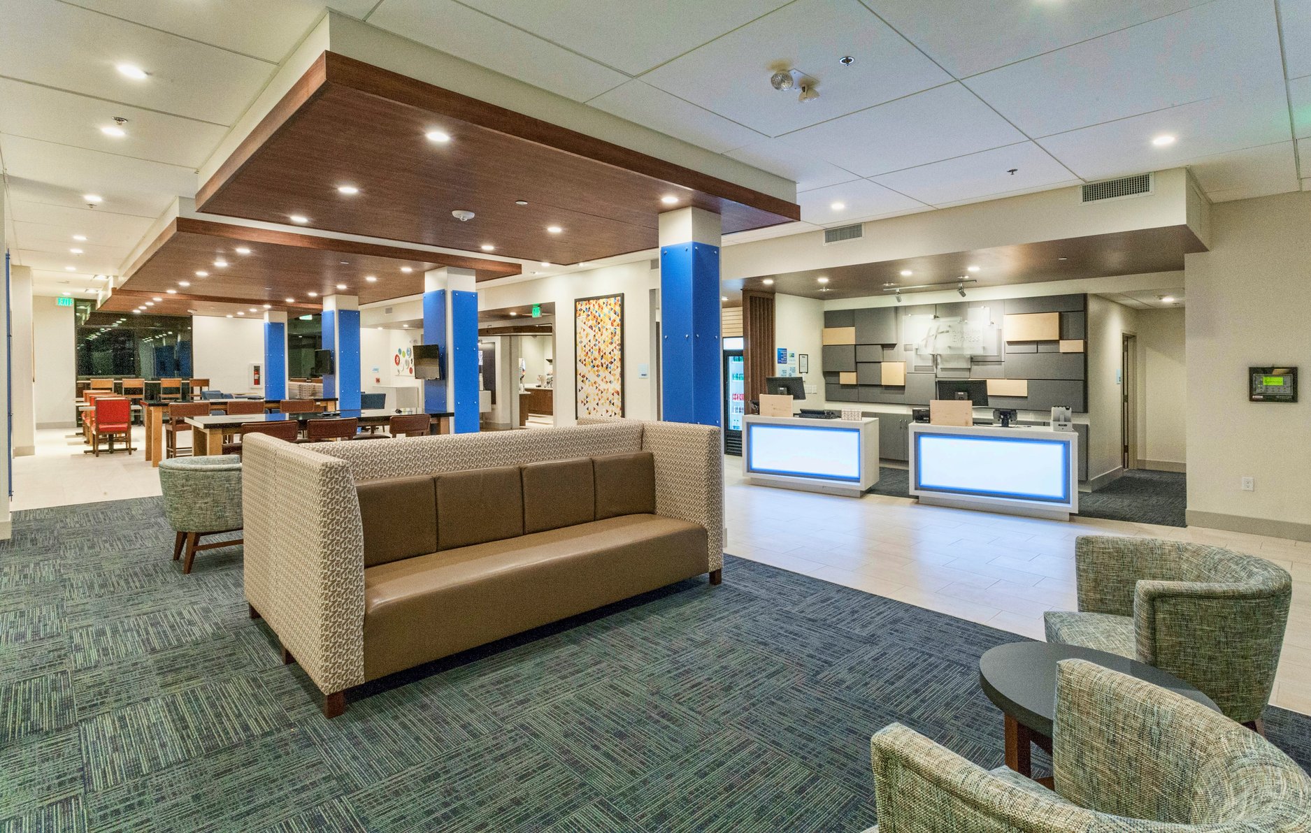 Holiday Inn Express Dodge City Hotel Lobby