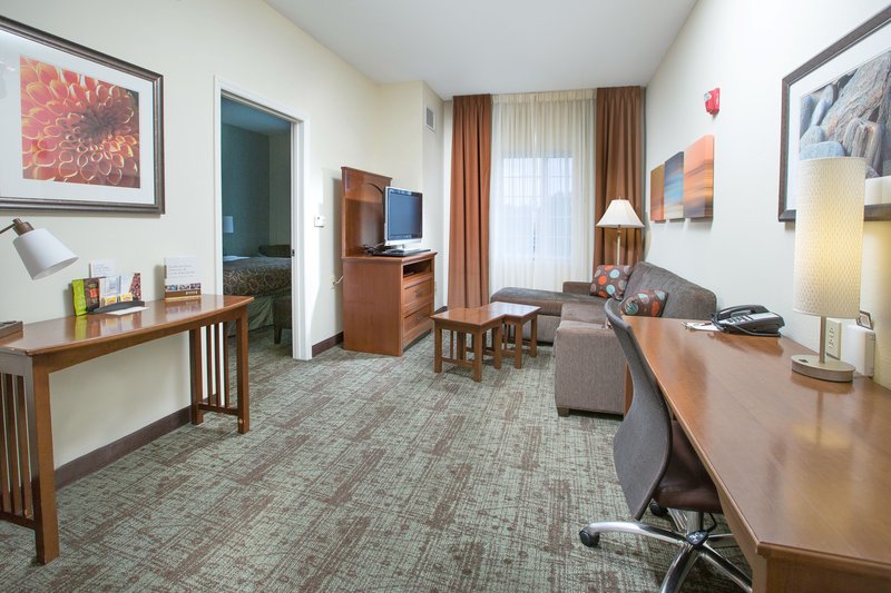 2 QUEEN BEDS 1 BEDRM SUITE NONSMOKING