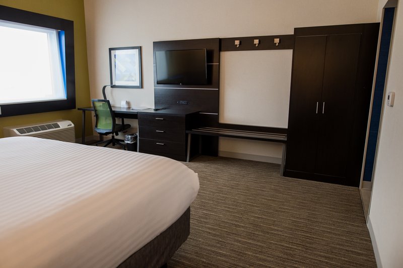 Holiday Inn Express and Suites Marietta