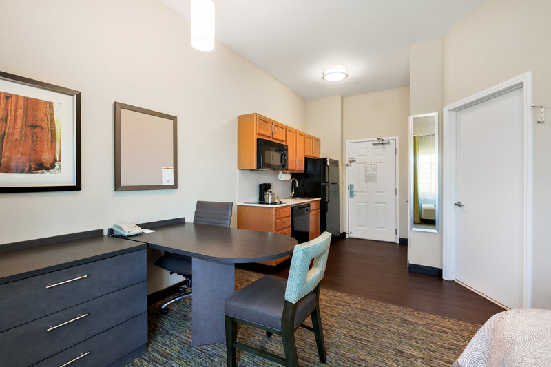 CANDLEWOOD SUITES MEDFORD
