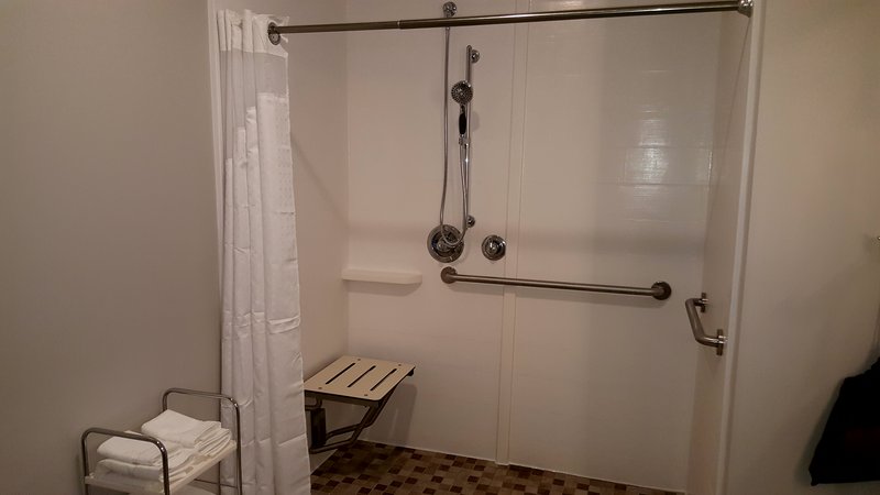 KING MOBIL ACCESSIBLE ROLL IN SHWR NOSMK