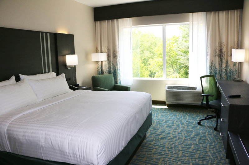Holiday Inn Express and Suites Hendersonville SE – Flat Rock