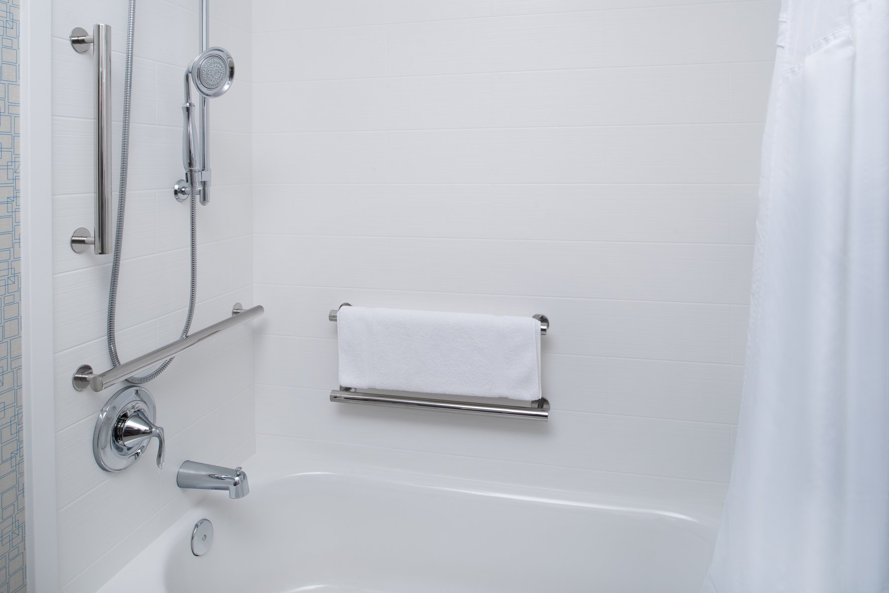 Holiday Inn Express Hotel & Suites Bismarck Room Type - 1 King Suite Communications Accessible Tub