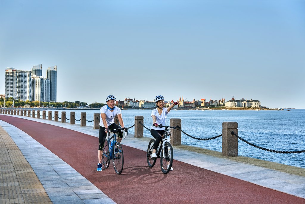 Riding along the coastline 