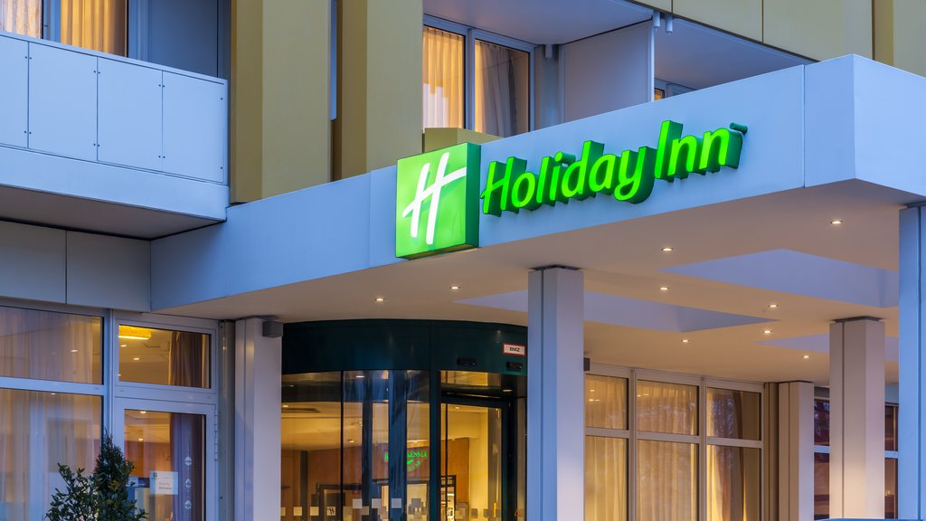 Holiday Inn Munich - South, with easy access to the city centre.