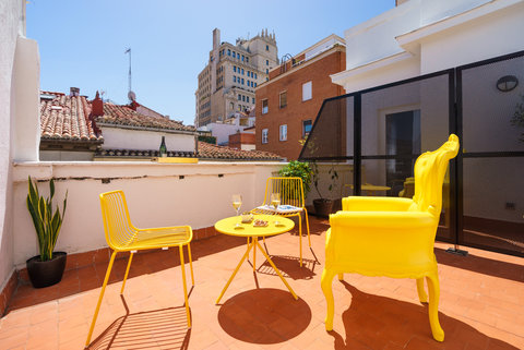 Champagne On Terrace Room