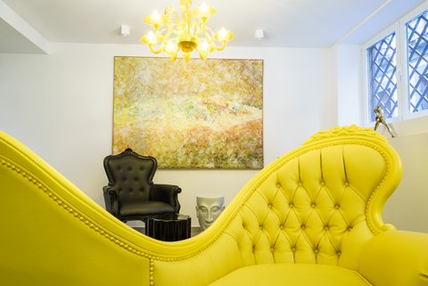 Reception Great Photo And With Yellow Paining