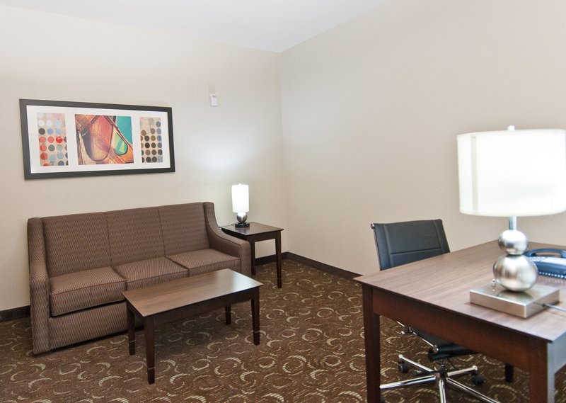 Holiday Inn Express and Suites San Antonio