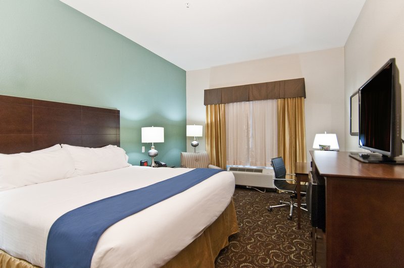Holiday Inn Express and Suites San Antonio