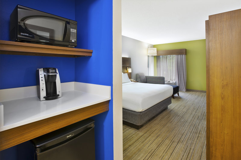 HOLIDAY INN EXP STES MILFORD